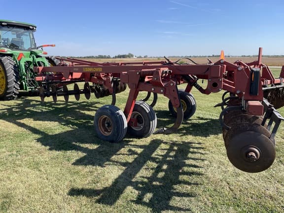 Image of Sunflower 4411 equipment image 1