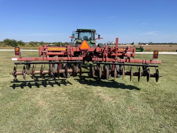Image of Sunflower 4411 equipment image 2