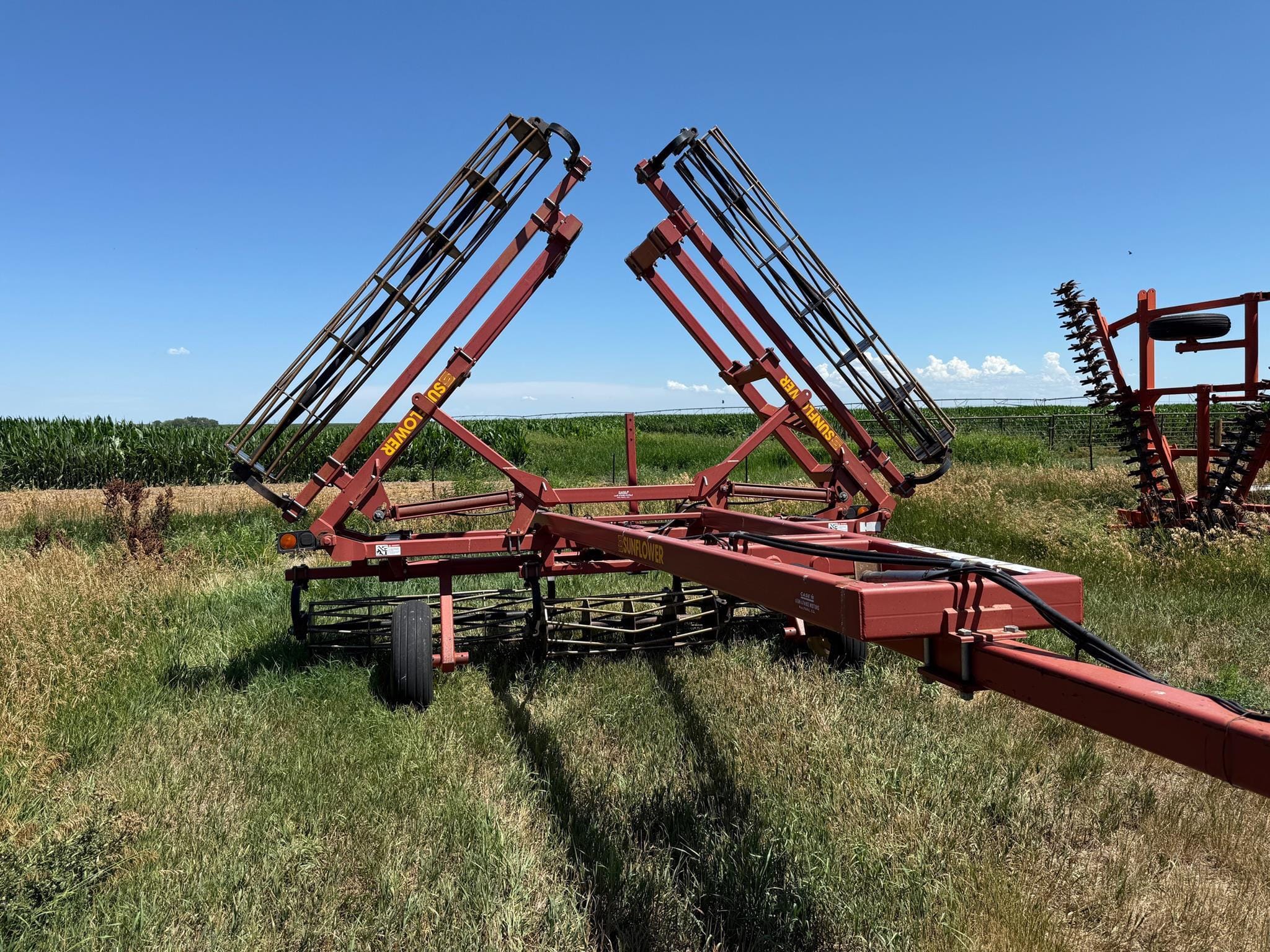 2001 Sunflower 7231 Equipment Image0