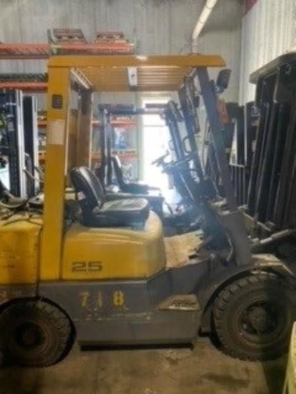 2001 TCM FHG25N5T Equipment Image0