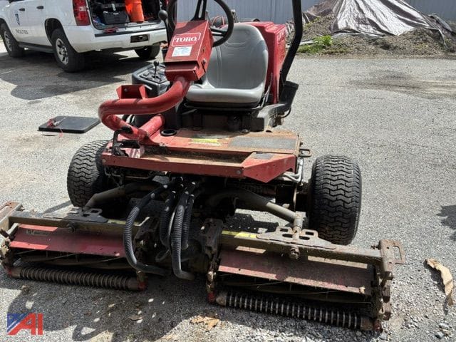 2001 Toro Reelmaster 3100D Equipment Image0