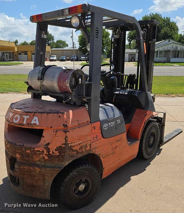 Image of Toyota 7FGU25 equipment image 4