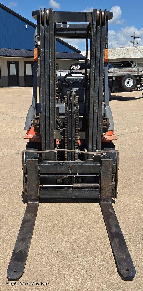 Image of Toyota 7FGU25 equipment image 1