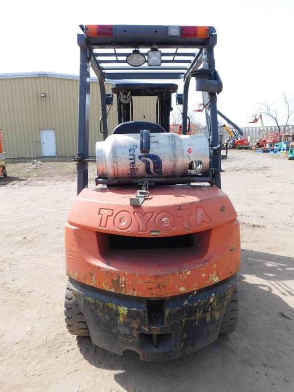 Image of Toyota 7FGU25 equipment image 4