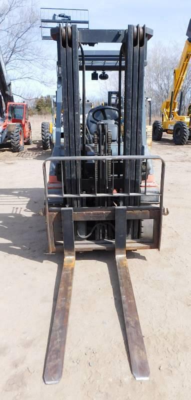 Image of Toyota 7FGU25 equipment image 1