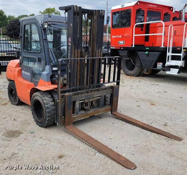 Image of Toyota 7FGU35 equipment image 2