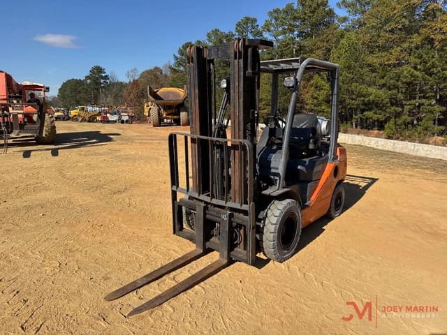 Image of Toyota 8FGU25 equipment image 3