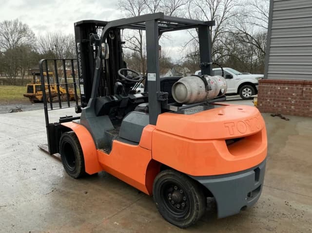 Image of Toyota 7FGU35 equipment image 2