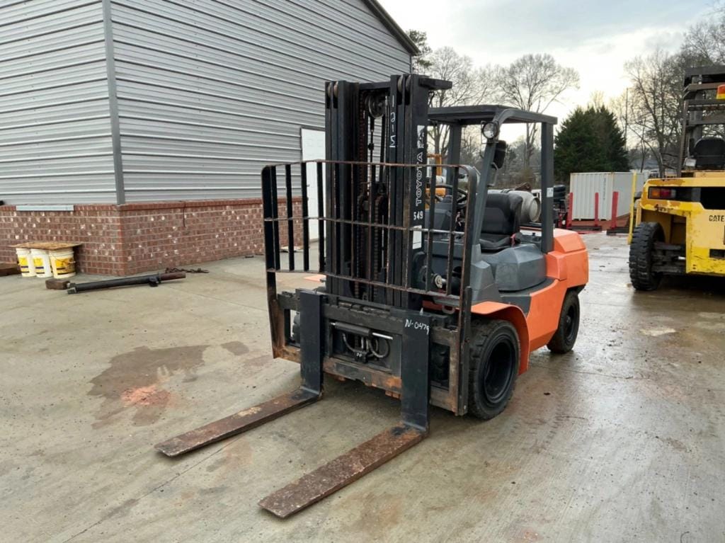 2001 Toyota 7FGU35 Equipment Image0