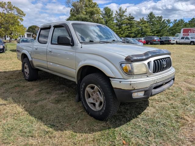 Image of Toyota Tacoma equipment image 2