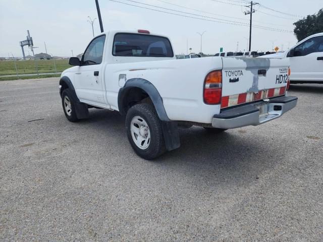 Image of Toyota Tacoma equipment image 3