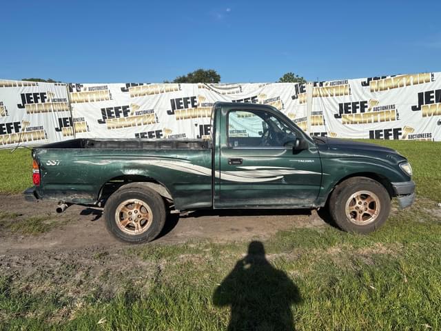 Image of Toyota Tacoma equipment image 3