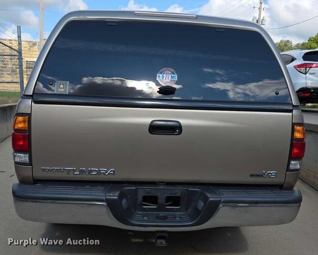 Image of Toyota Tundra SR5 equipment image 4