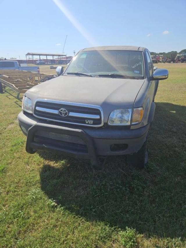 Image of Toyota Tundra SR5 equipment image 1