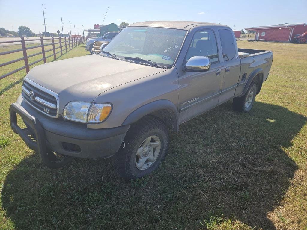 Toyota Tundra SR5 Equipment Image0