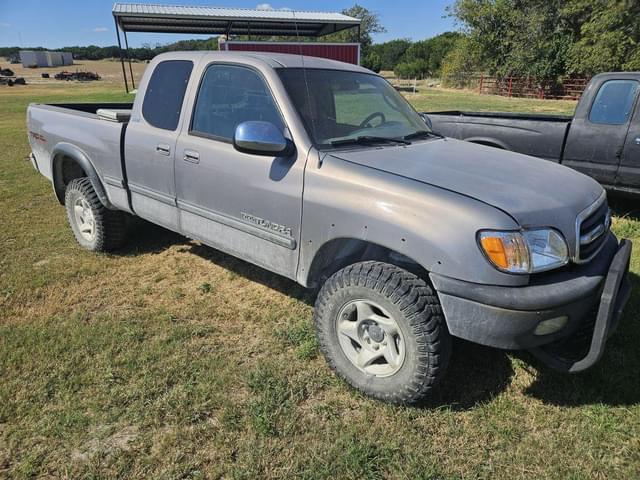 Image of Toyota Tundra SR5 equipment image 2