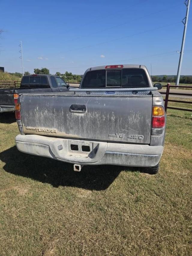 Image of Toyota Tundra SR5 equipment image 4