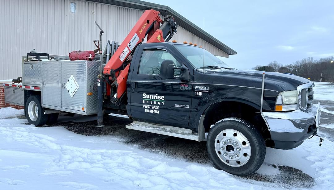 Image of Ford F-550 Primary image