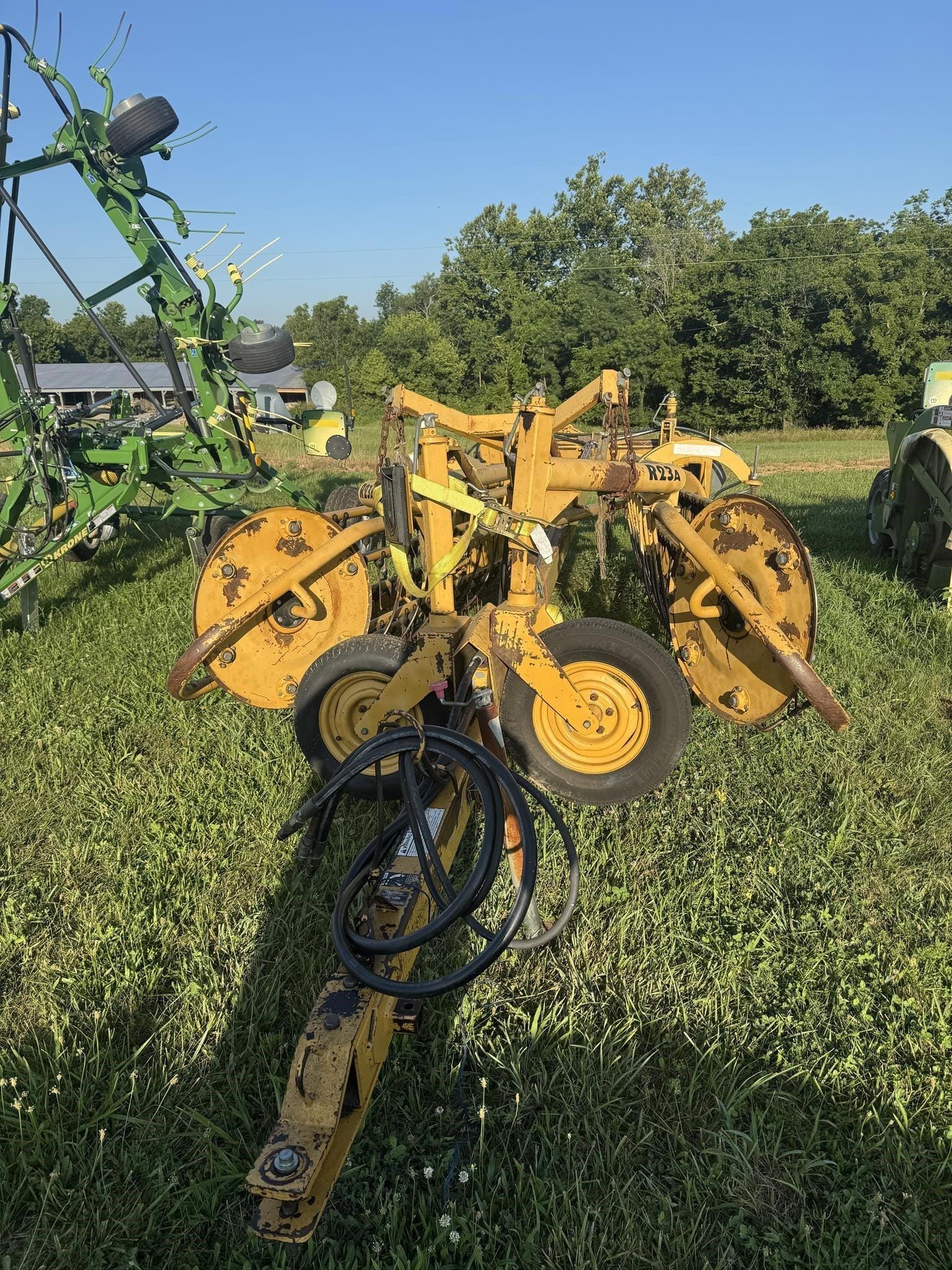 2001 Vermeer R23A Equipment Image0