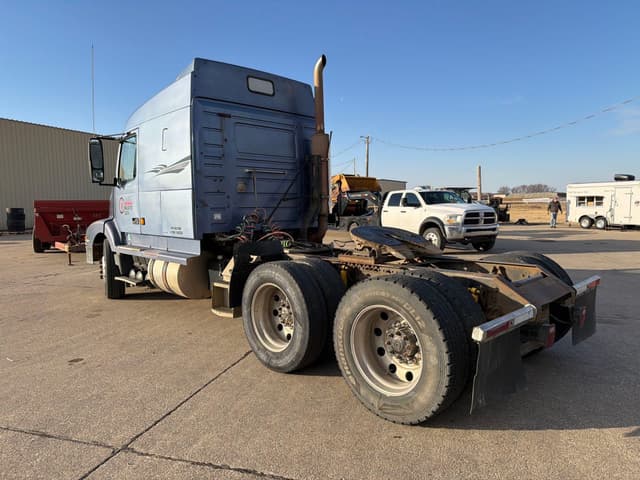 Image of Volvo VN equipment image 4