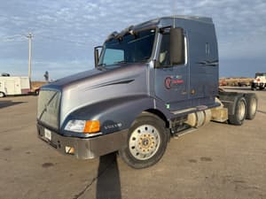 2001 Volvo VN Image