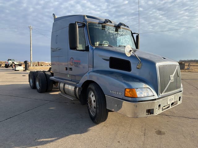 Image of Volvo VN equipment image 2