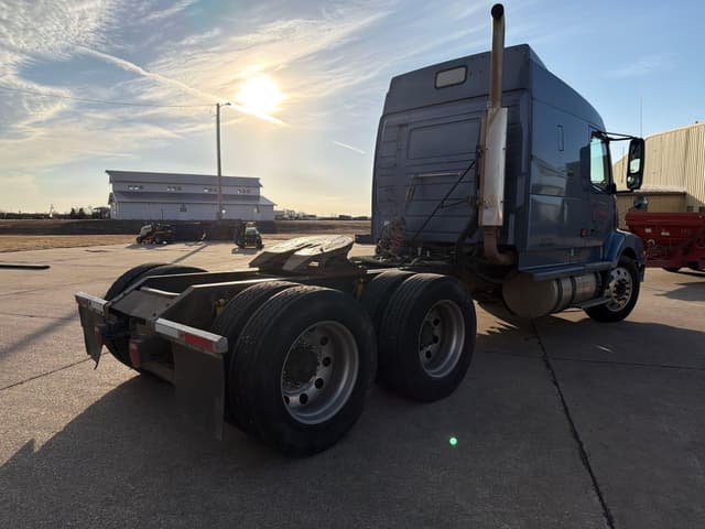 Image of Volvo VN equipment image 3