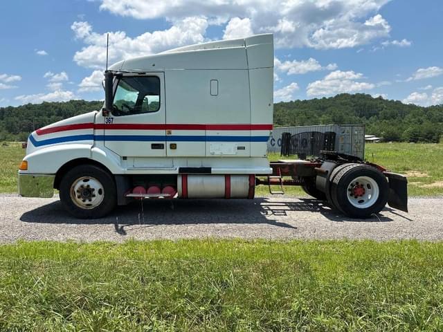 Image of Volvo VNL equipment image 1
