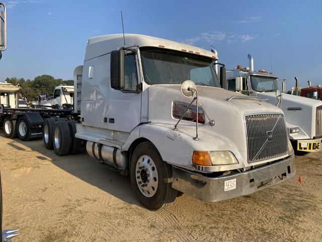 Image of Volvo VNL64T equipment image 3