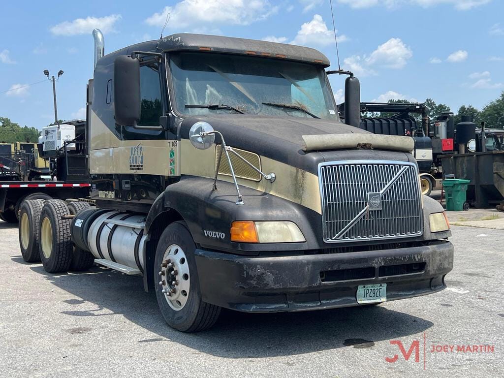 Main image Volvo VNL64T