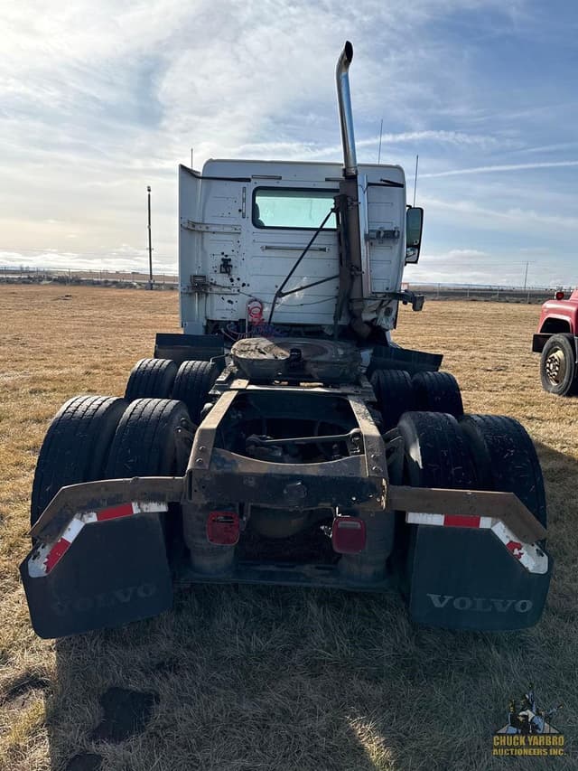 Image of Volvo VNL64T300 equipment image 2