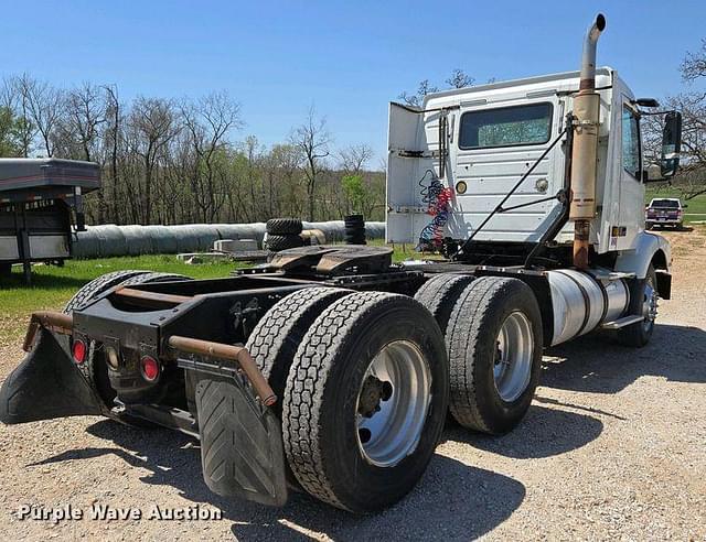 Image of Volvo VNM equipment image 4