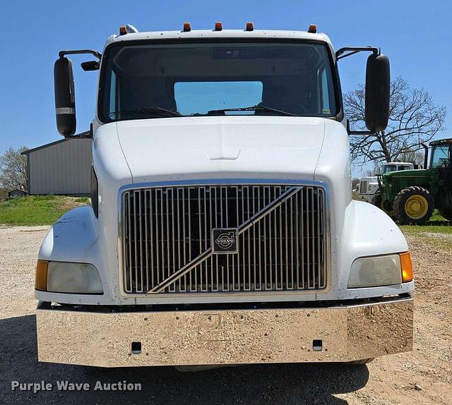 Image of Volvo VNM equipment image 1