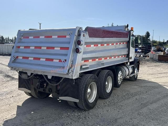 Image of Volvo VNM equipment image 4
