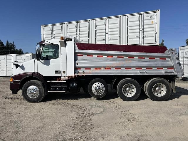 Image of Volvo VNM equipment image 1