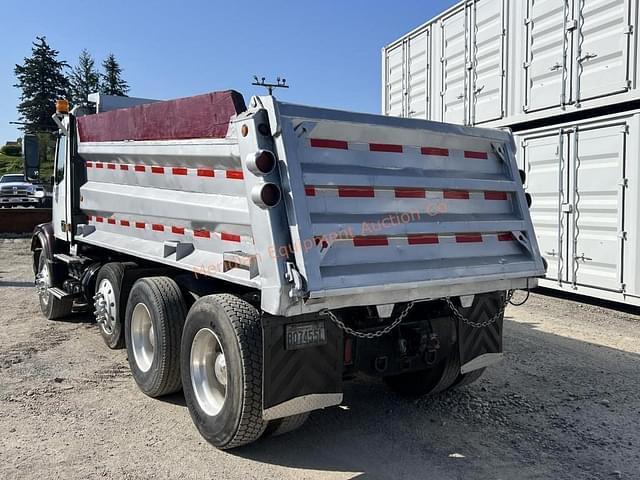 Image of Volvo VNM equipment image 2