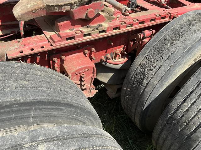 Image of Volvo VNM64T200 equipment image 4