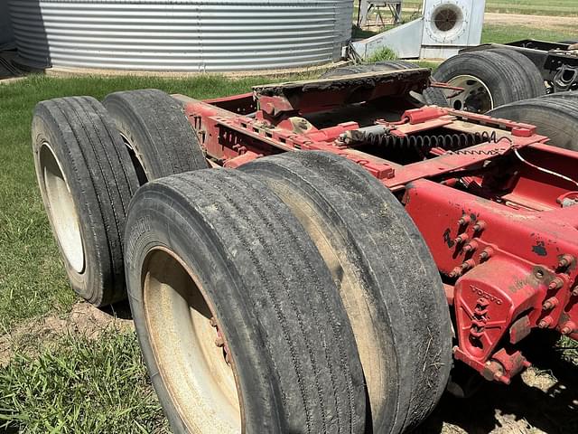 Image of Volvo VNM64T200 equipment image 3