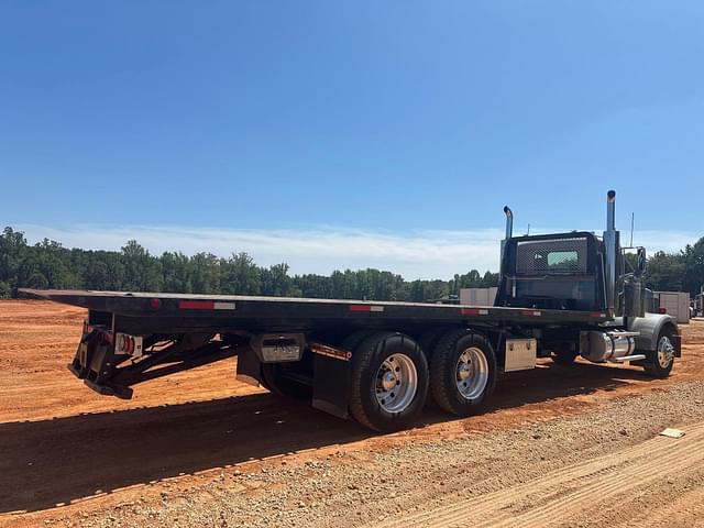 Image of Western Star 4900 equipment image 2