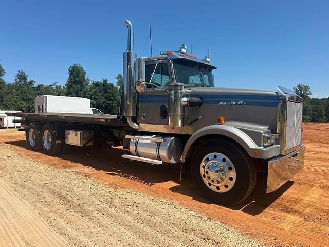 Image of Western Star 4900 equipment image 1