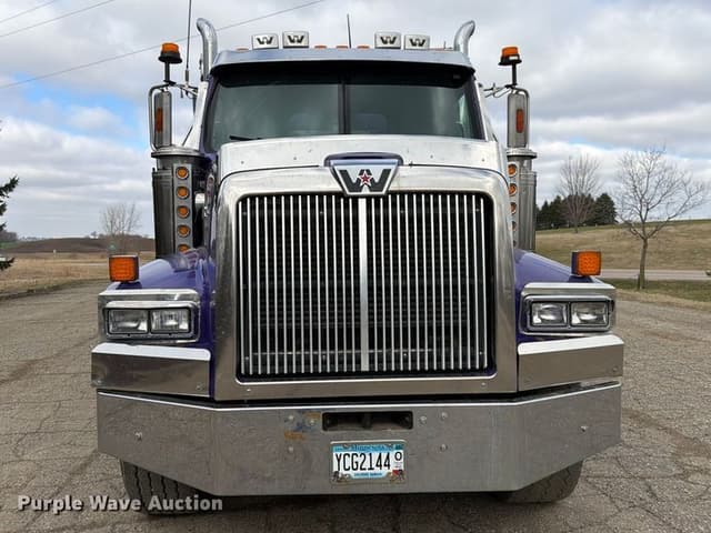 Image of Western Star 4900 equipment image 1