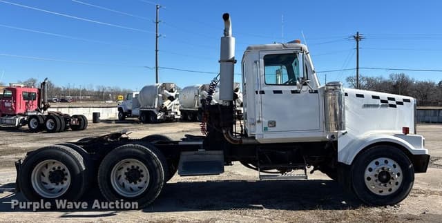Image of Western Star 4900 equipment image 3