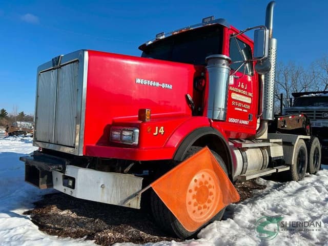 Image of Western Star 4900 equipment image 1