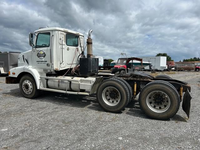 Image of Western Star 5800 equipment image 2
