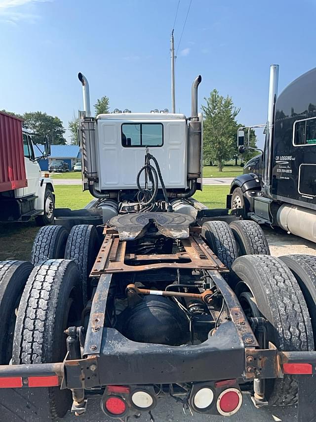 Image of Western Star 4964FX equipment image 4