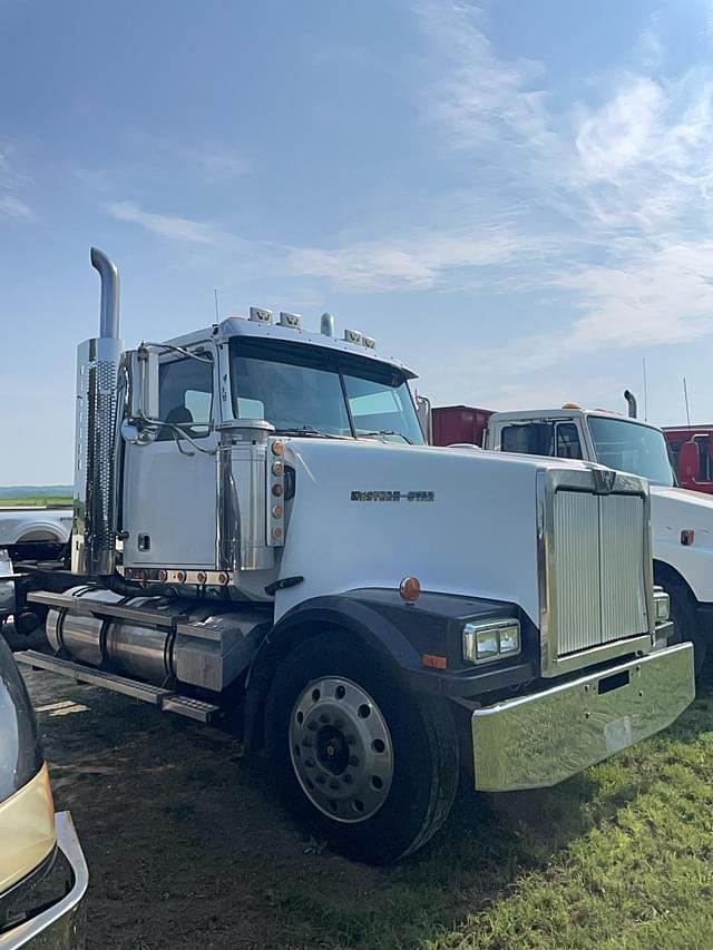 Image of Western Star 4964FX equipment image 1