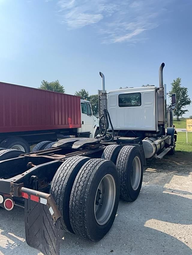 Image of Western Star 4964FX equipment image 2