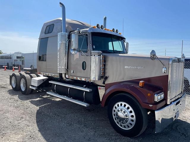 Image of Western Star 4964EX equipment image 3