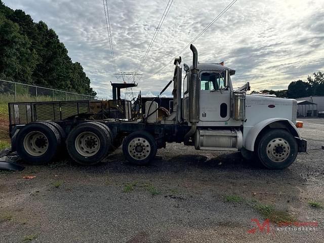 Image of Peterbilt 379 equipment image 2