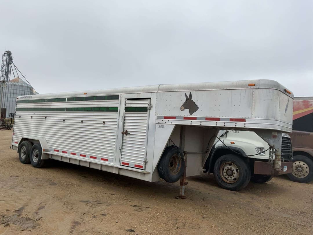 Image of Featherlite 8120 Primary image